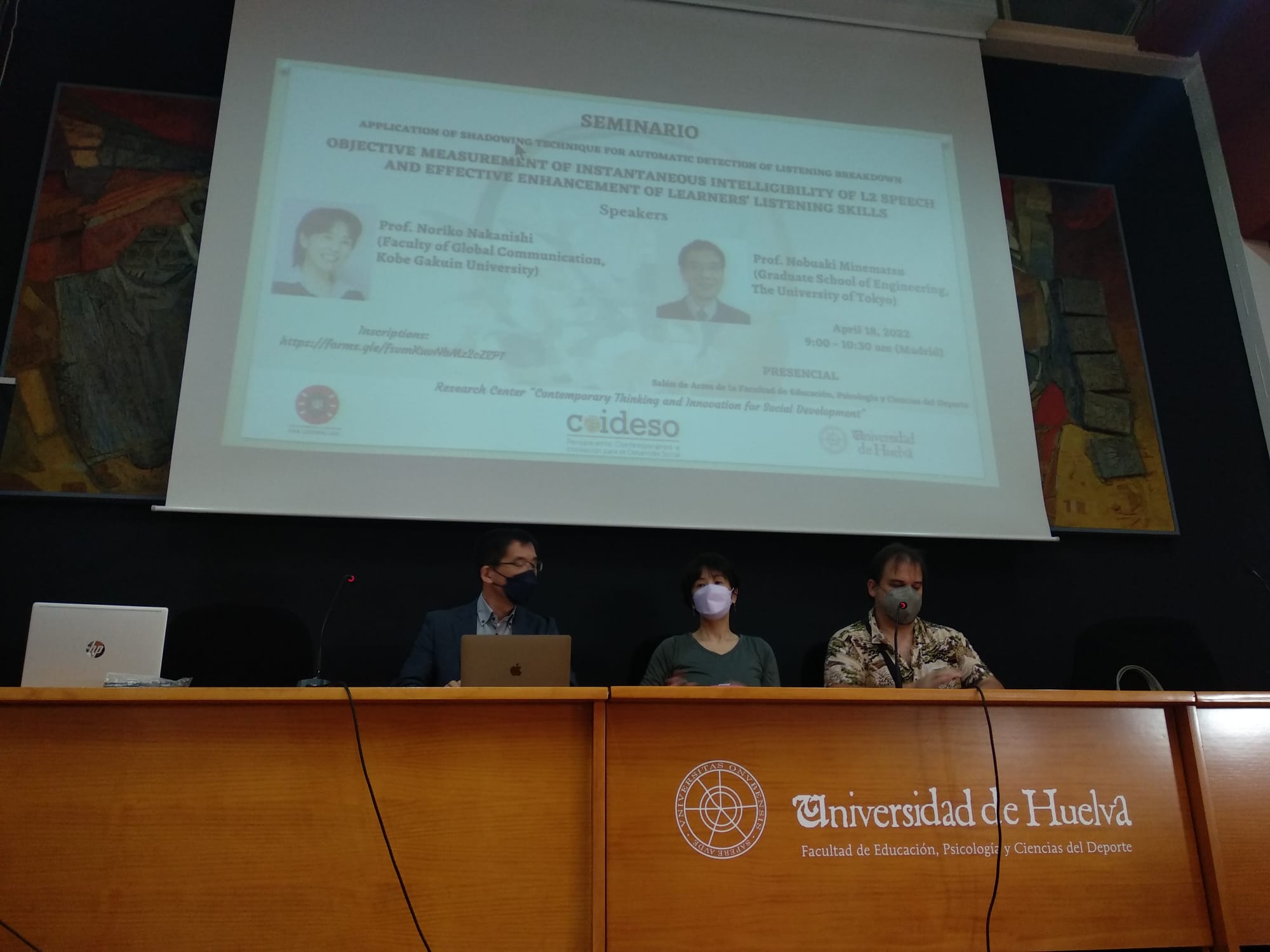 Fotografía de Nobuaki Minematsu, Noriko Nakanishi y el profesor Emilio Algarra