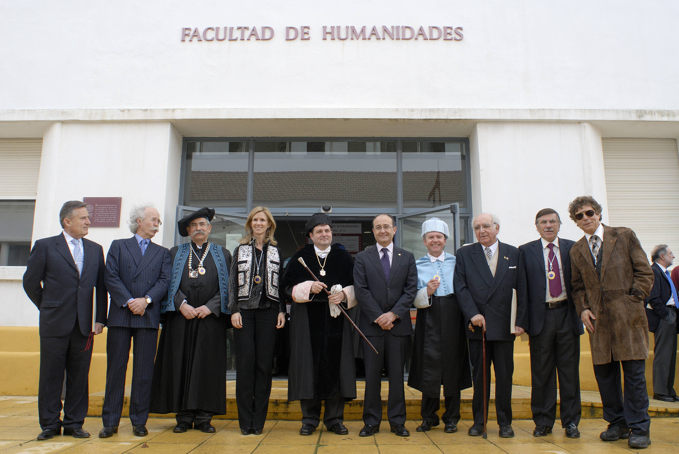 Jesus Quintero recibiendo la medalla UHU