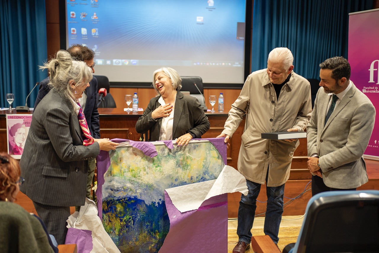 La Cátedra de Estudios de Género “Clara Campoamor” de la UHU y de la Diputación Provincial de Huelva premia y reconoce la trayectoria profesional de las mujeres investigadoras