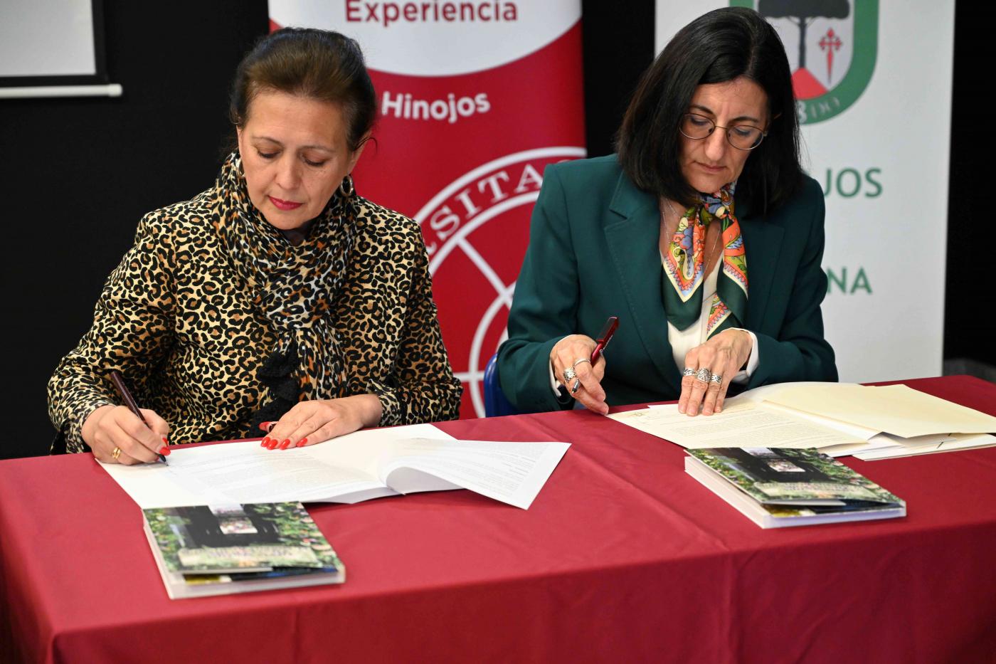 La rectora de la Universidad de Huelva inaugura el Aula de la Experiencia de Hinojos