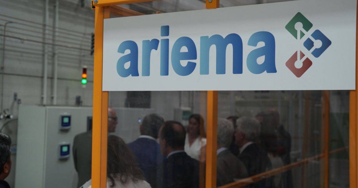 El consejero de Industria, Energía y Minas de la Junta de Andalucía visita las instalaciones de Ariema y la Universidad de Huelva para impulsar las tecnologías del hidrógeno verde