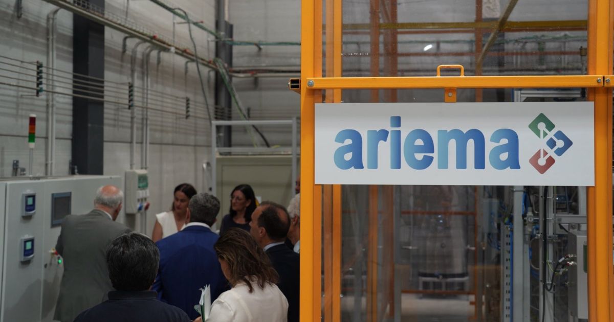 El consejero de Industria, Energía y Minas de la Junta de Andalucía visita las instalaciones de Ariema y la Universidad de Huelva para impulsar las tecnologías del hidrógeno verde