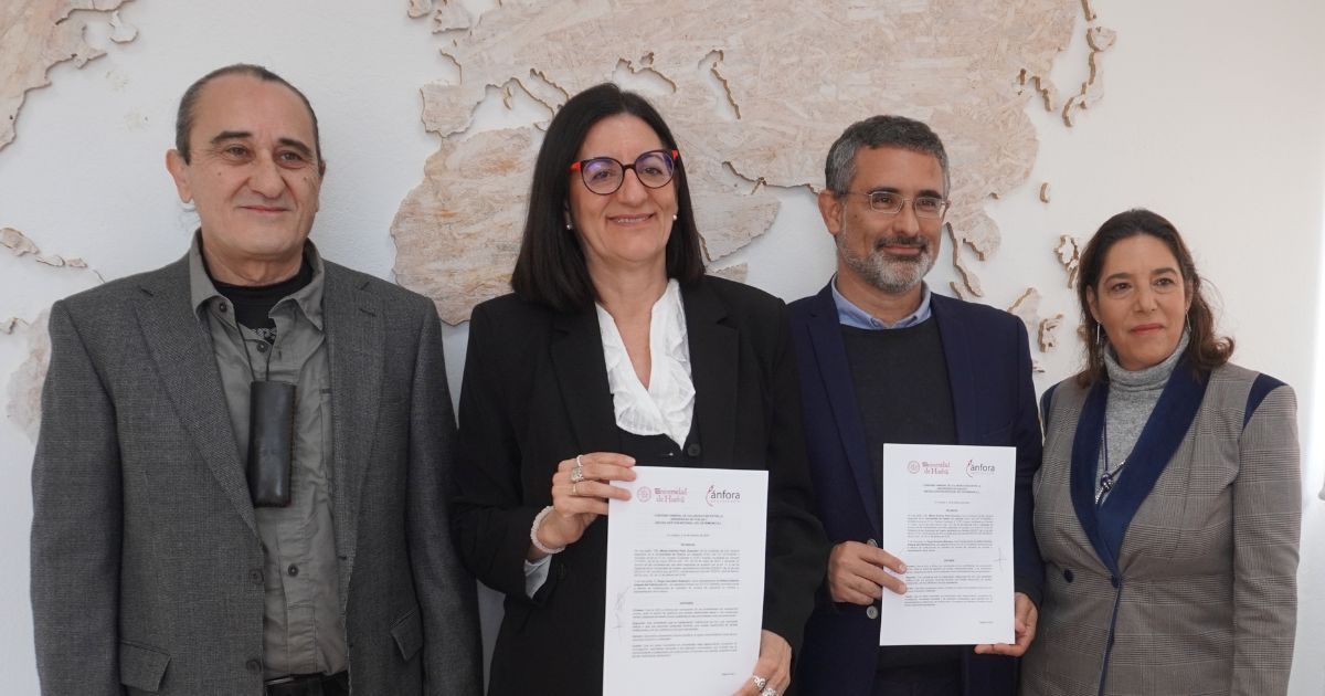 La UHU y Ánfora Arqueología firman un convenio para impulsar proyectos de investigación y formación
