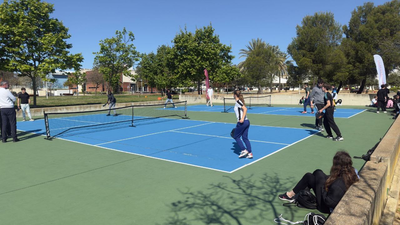 La UHU inaugura tres pistas de pickleball en el Campus de El Carmen