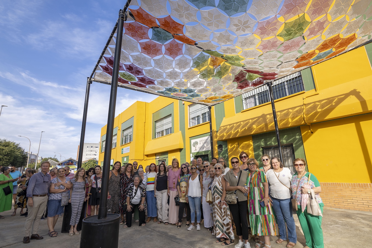 El Distrito 5 transforma su plaza y centro social con un proyecto de la Universidad de Huelva que une ciencia ciudadana, arte y trabajo comunitario