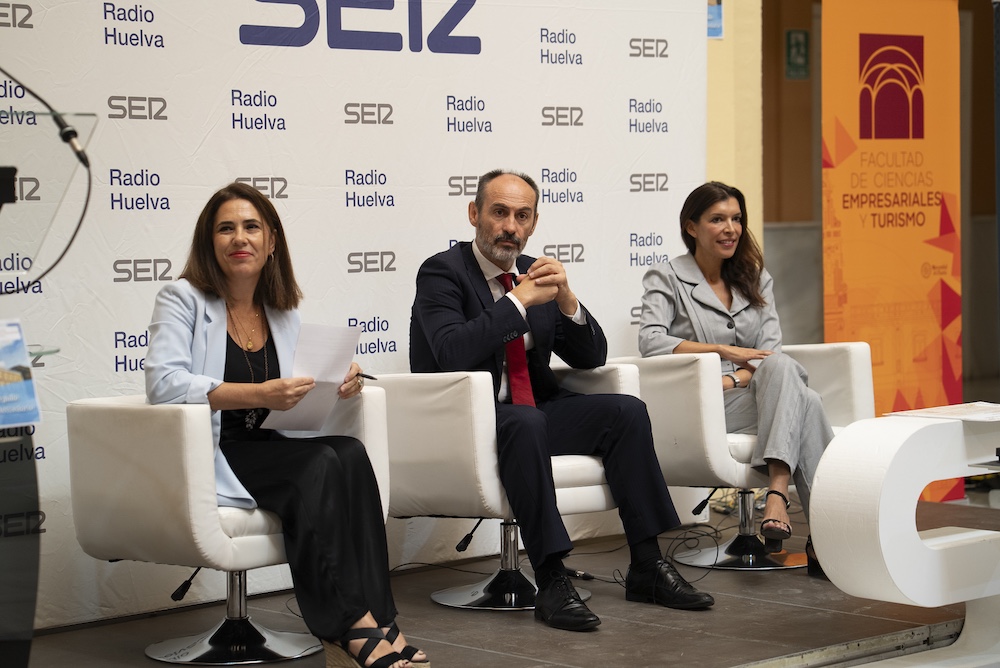 La Facultad de Ciencias Empresariales y Turismo celebra el día de La Merced premiando a sus estudiantes mas destacados