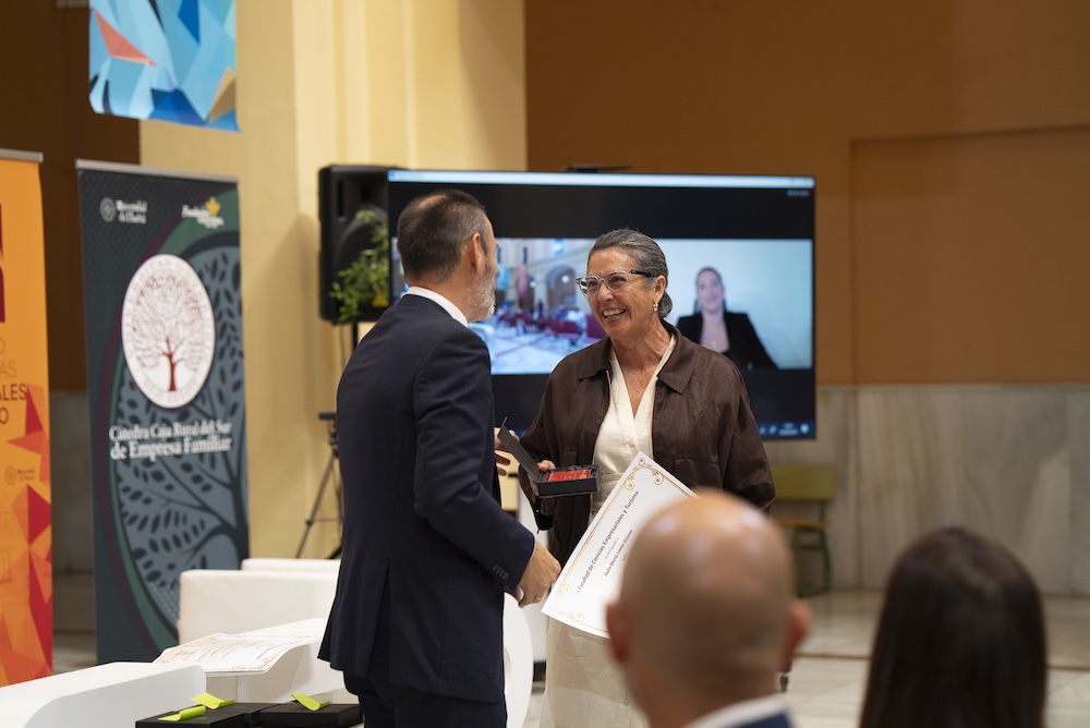 La Facultad de Ciencias Empresariales y Turismo celebra el día de La Merced premiando a sus estudiantes mas destacados
