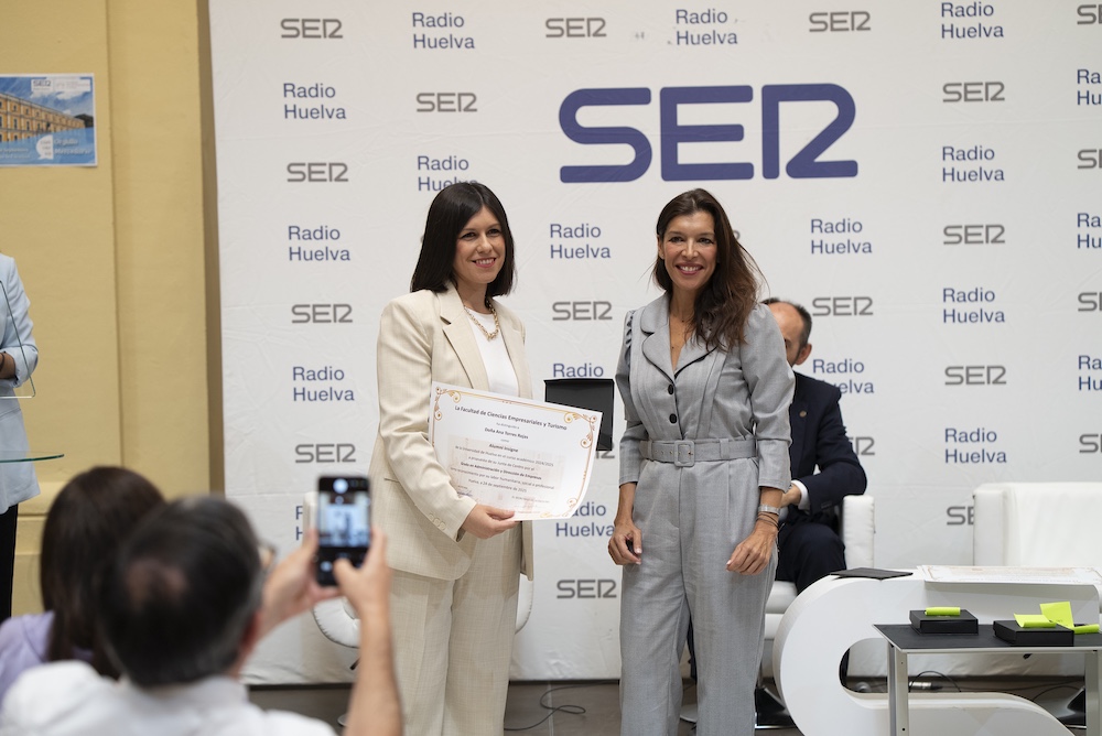 La Facultad de Ciencias Empresariales y Turismo celebra el día de La Merced premiando a sus estudiantes mas destacados