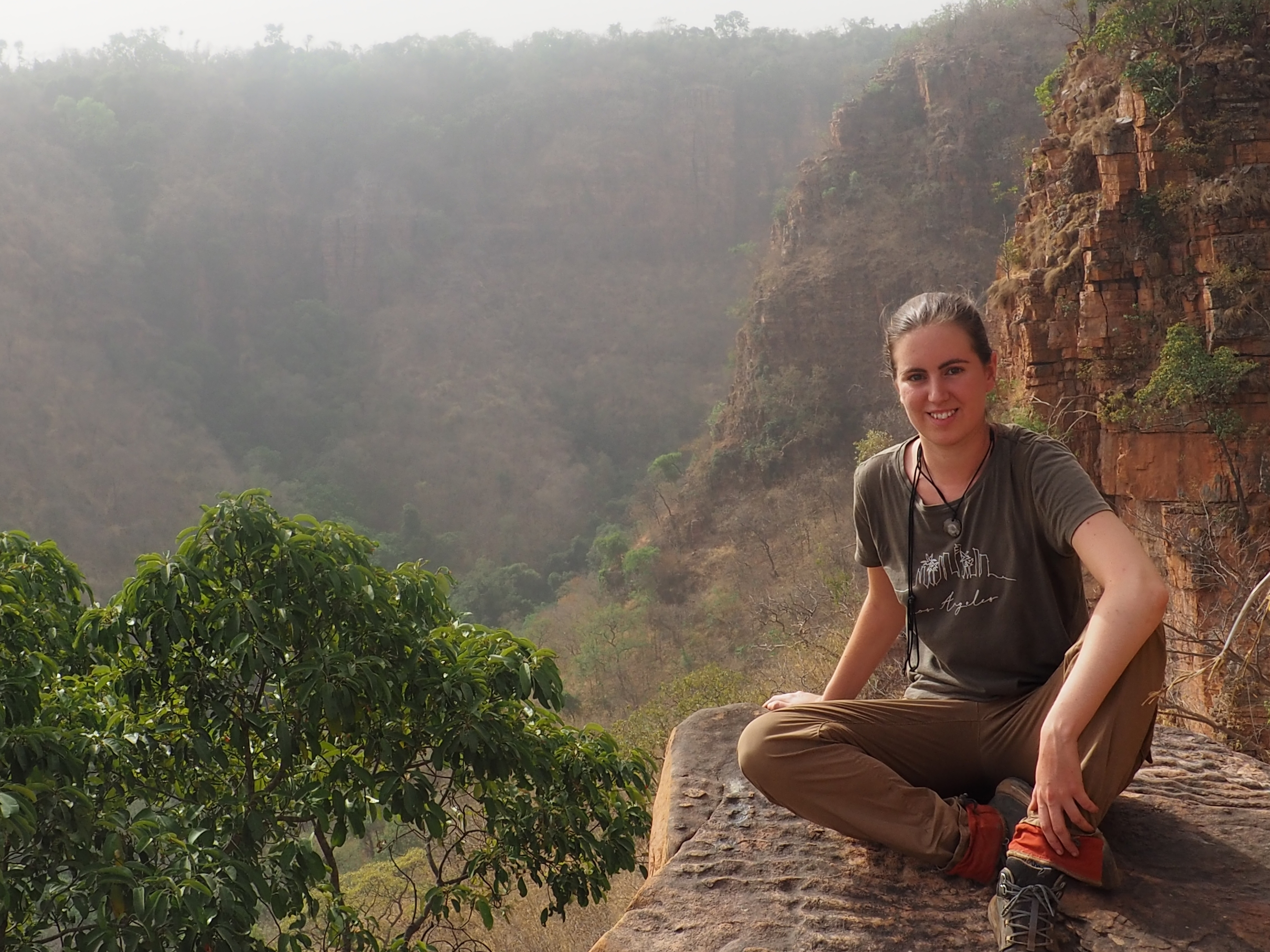 La estudiante Elena García Villalba posa en su estancia en Senegal