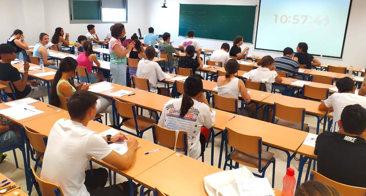 Estudiantes en uno de los exámenes