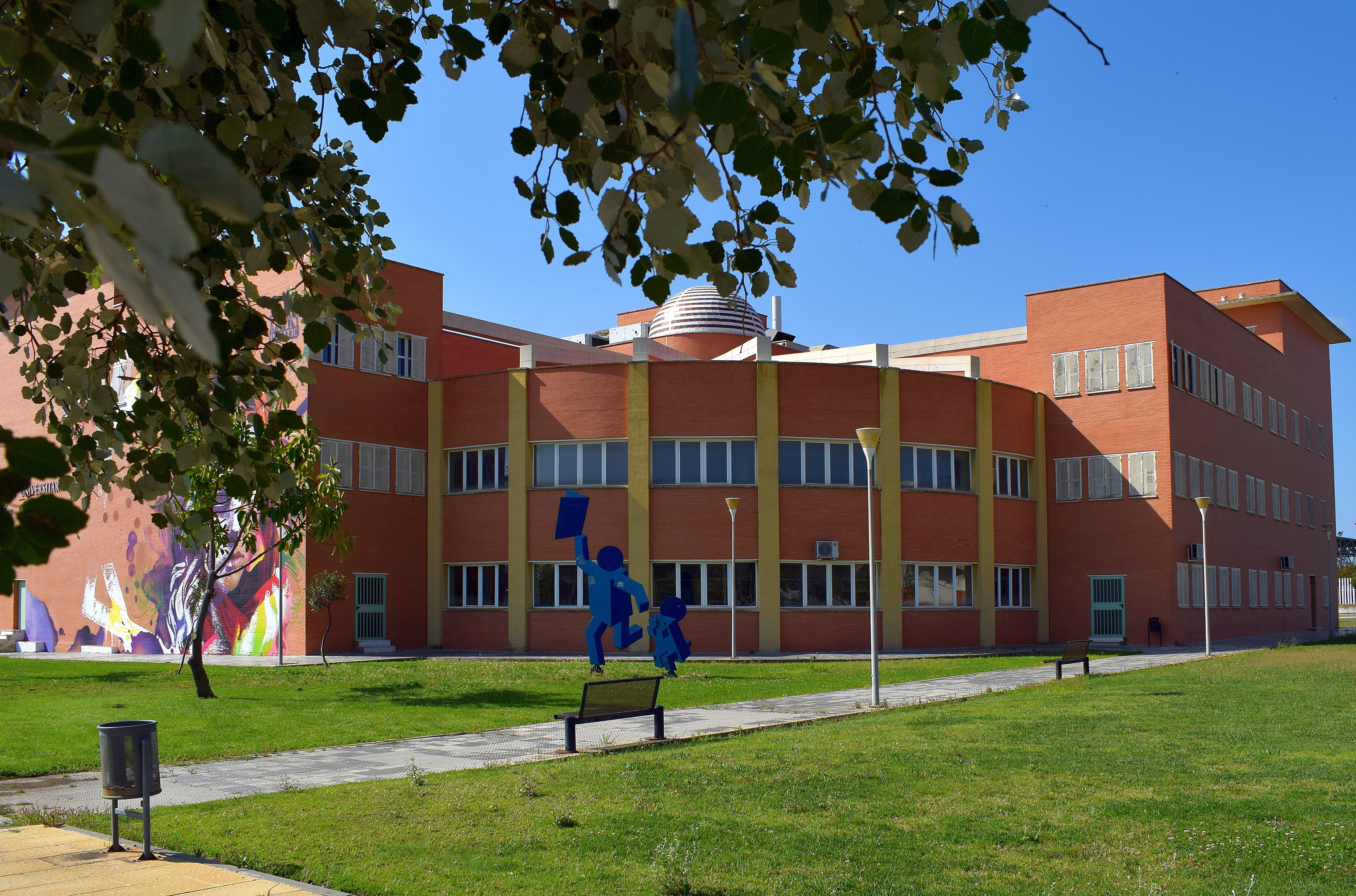 Biblioteca en imagen de archivo