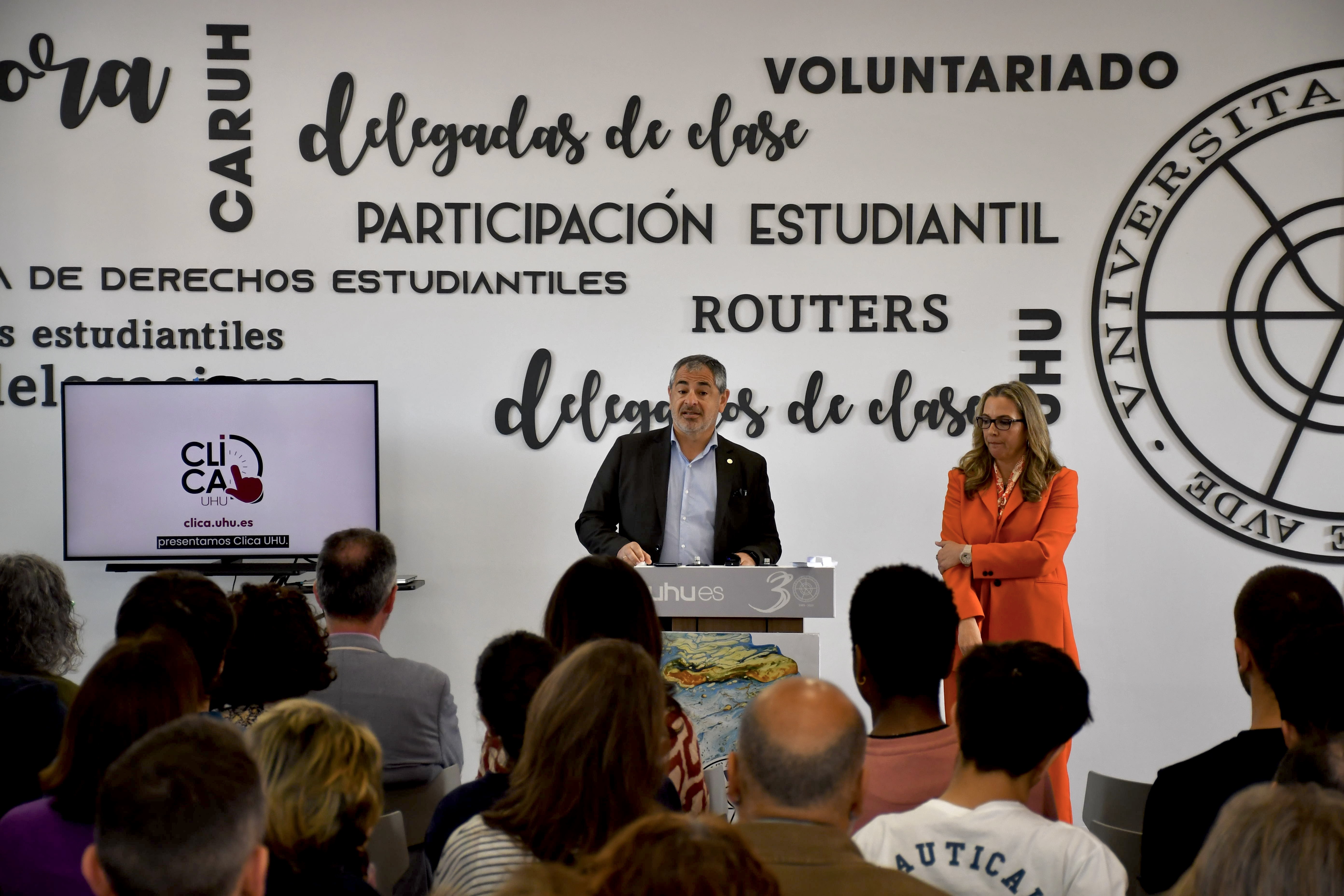 Presentación de ClicaUHU