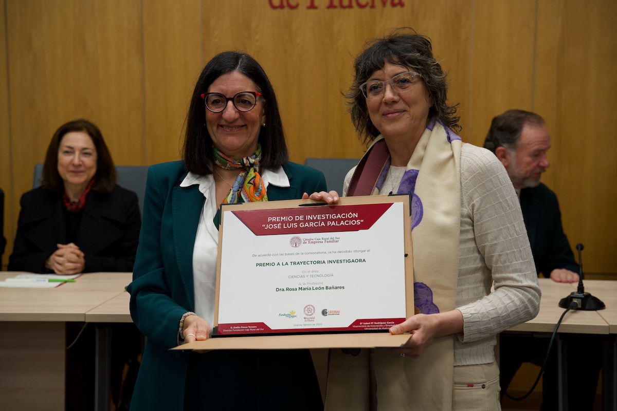 Rosa María León y Rosario Márquez, reciben el premio a la excelencia investigadora `José Luis García Palacios´
