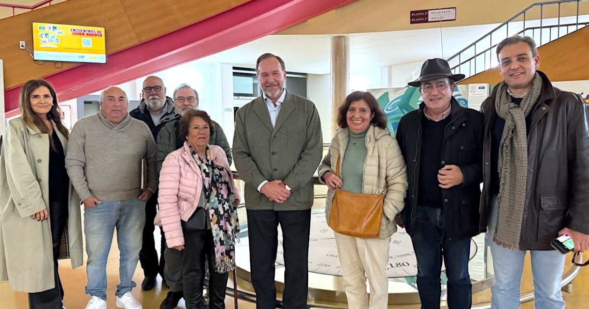 El presidente del Consejo Social participa con un diálogo en el Aula de la Experiencia