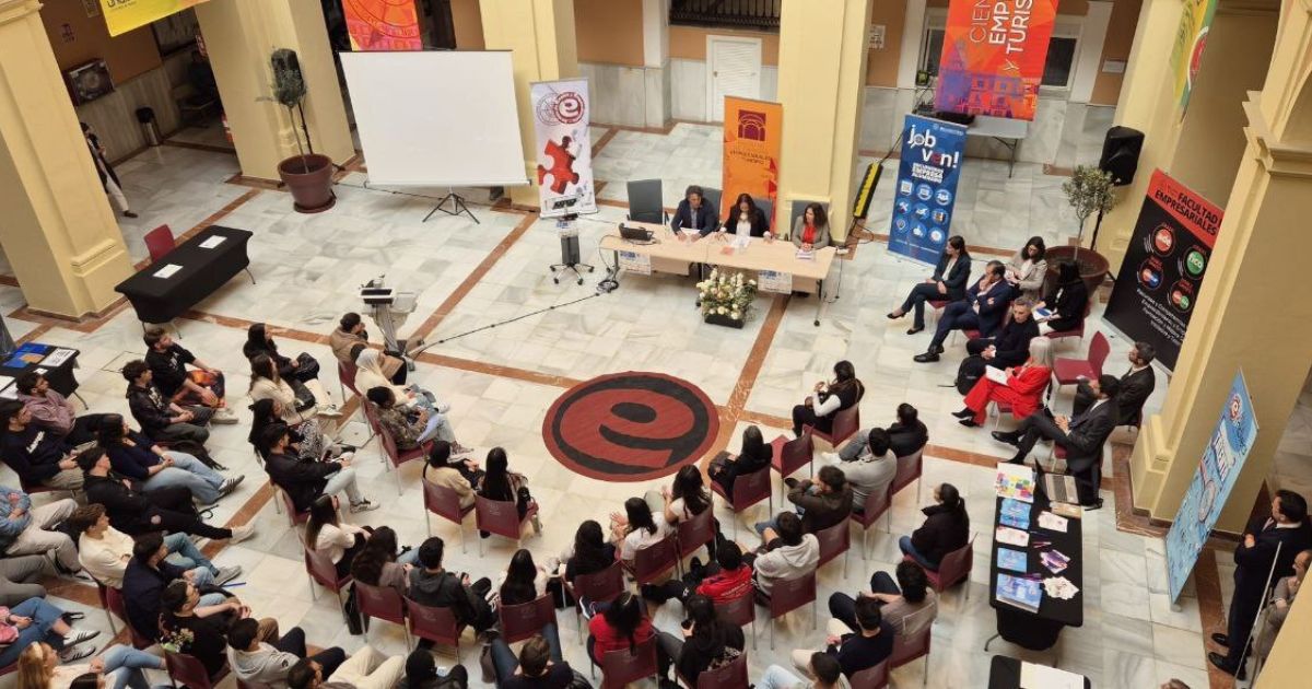 La UHU impulsa los contactos entre empresas y estudiantes de la Facultad de Ciencias Empresariales y Turismo