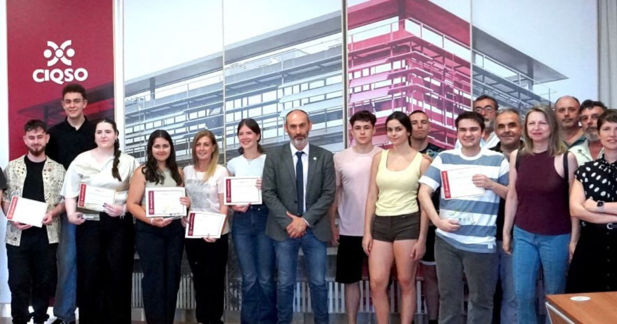 La UHU hace entrega de los premios de la Revista `UHUniverso´