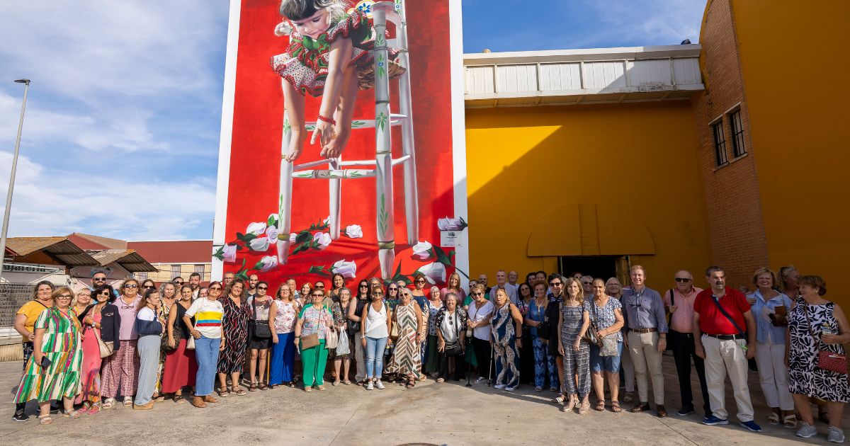 El Distrito 5 transforma su plaza y centro social con un proyecto de la Universidad de Huelva que une ciencia ciudadana, arte y trabajo comunitario